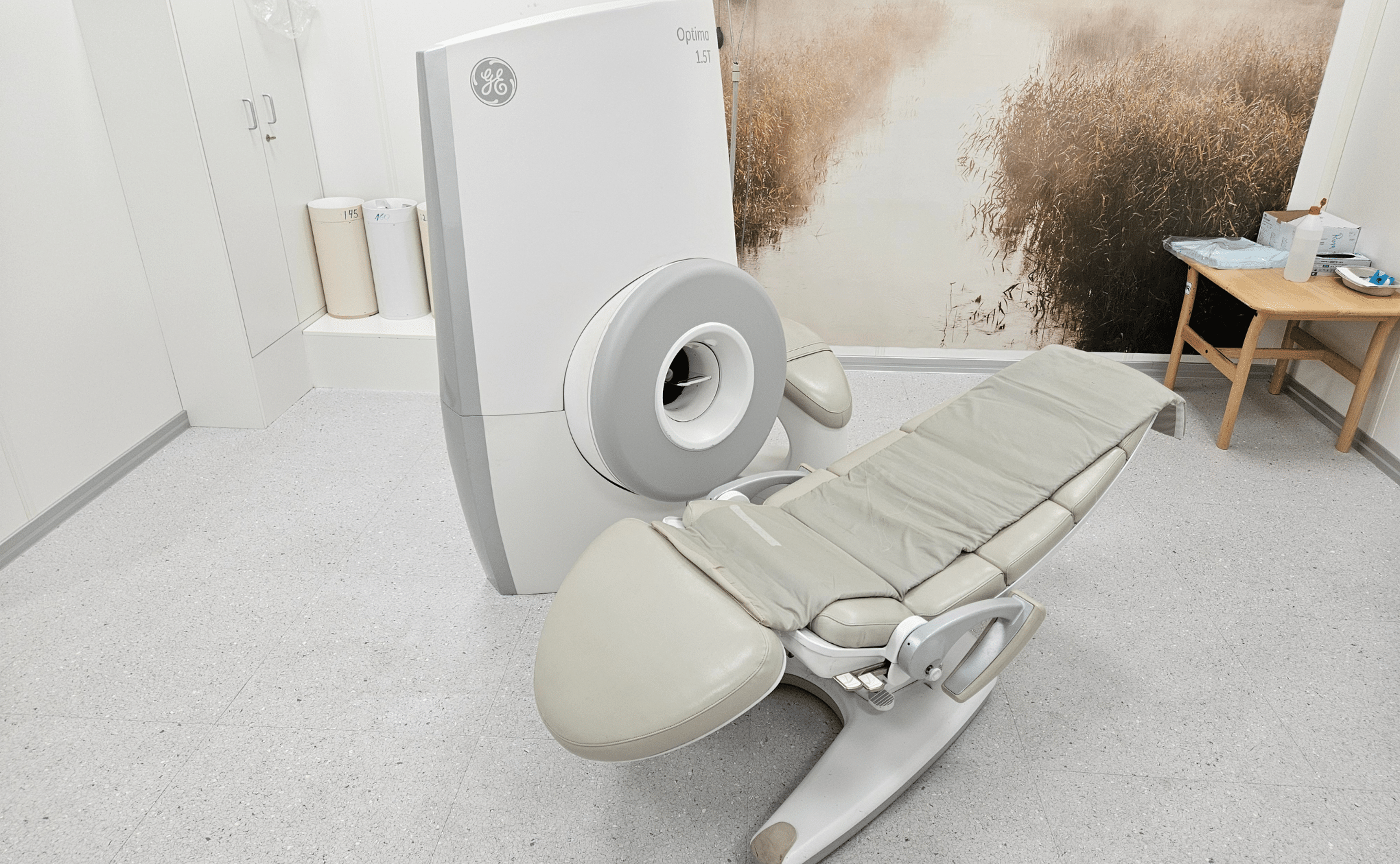 Used and refurbished MRI scanner