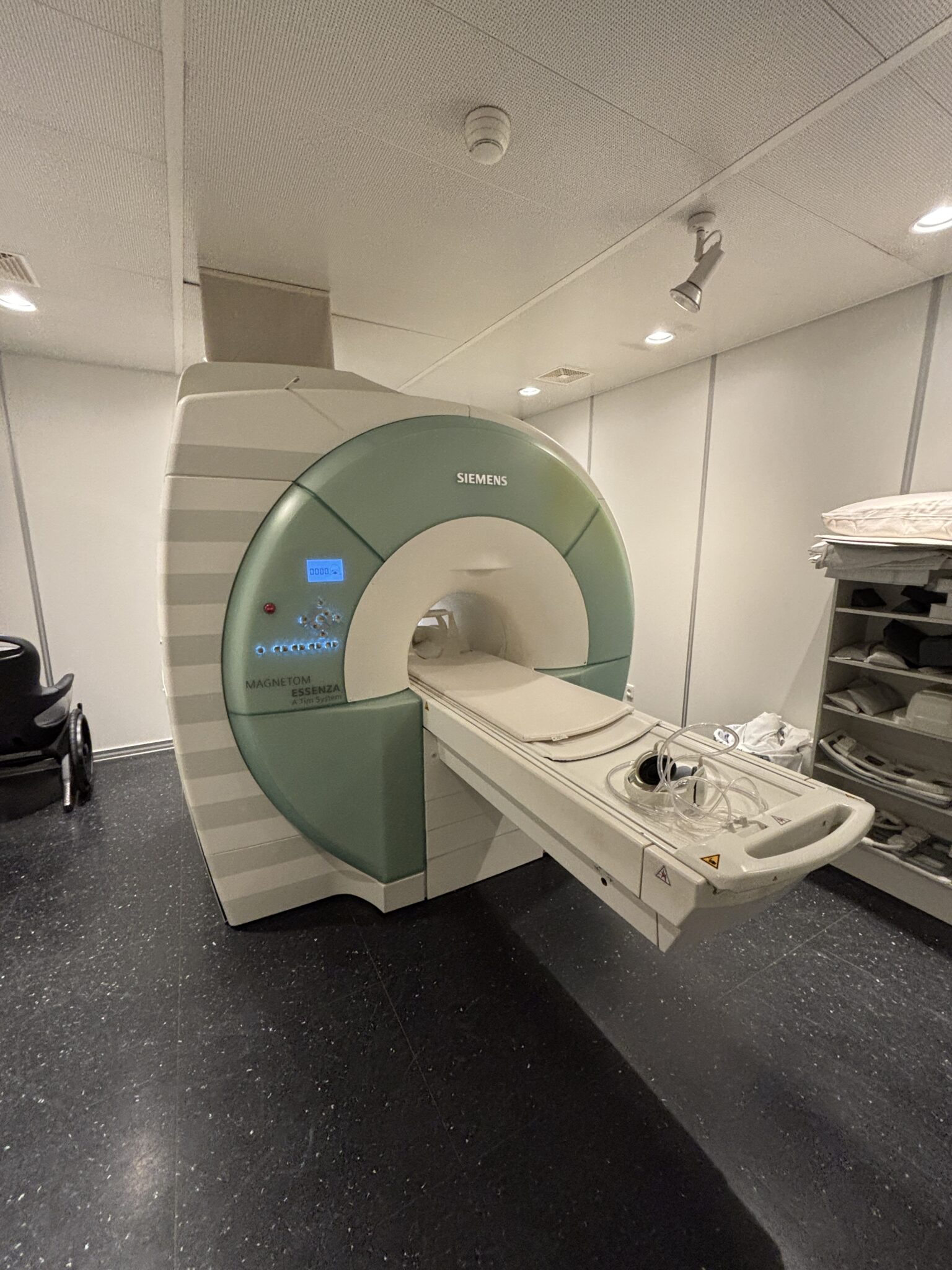 2008 Siemens Magnetom Essenza 1.5T TIM+Dot